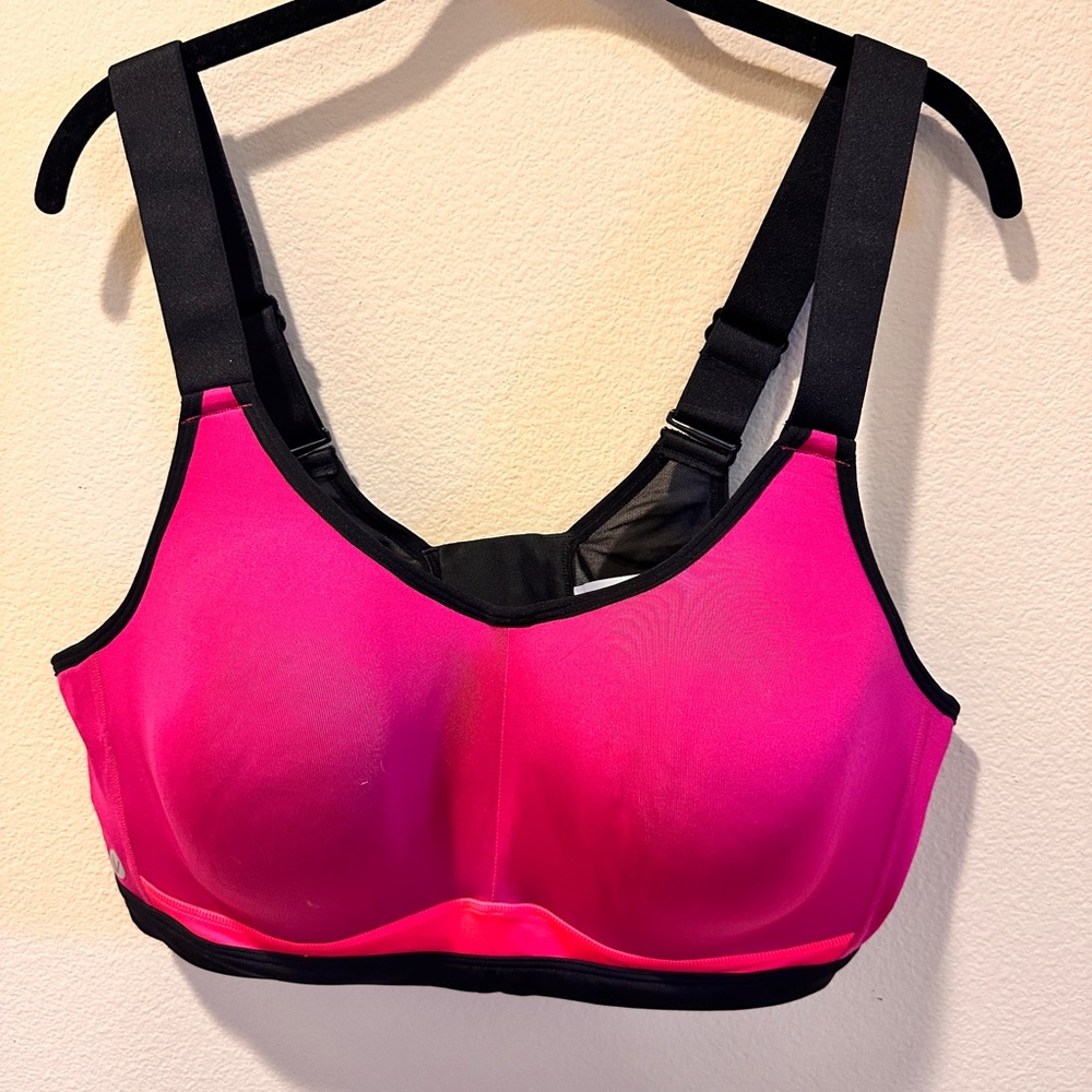 Lovely supportive sports bra.